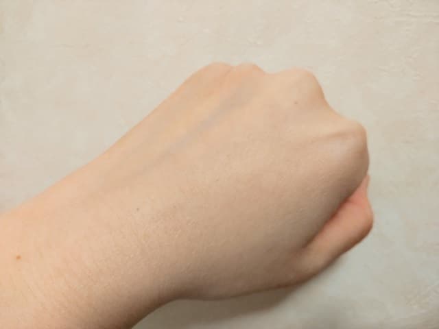 リアラスターレチノールディープクレンザーを使用した後の手の写真2